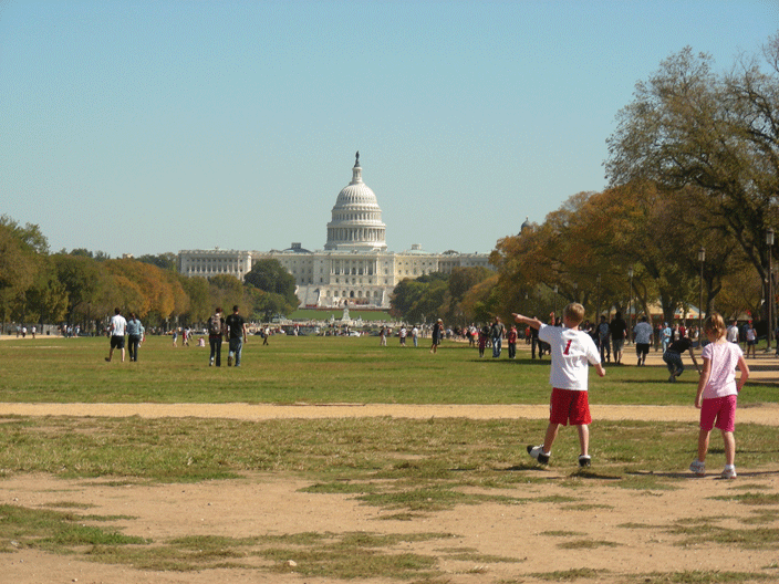 DSCN2962.gif - A warm Saturday on the Mall (Oct '08)